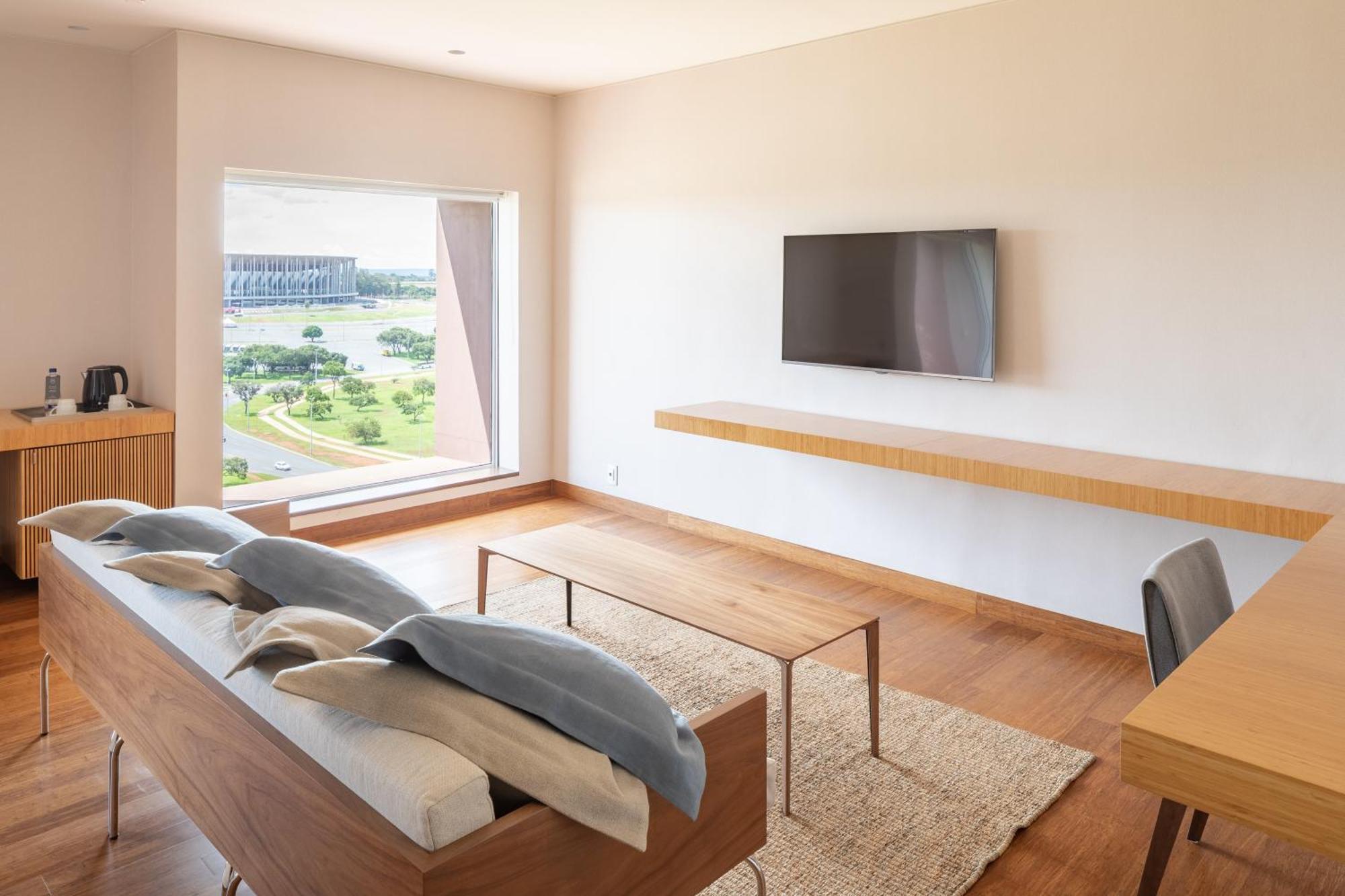 Executive Suite,758508169:JPEG